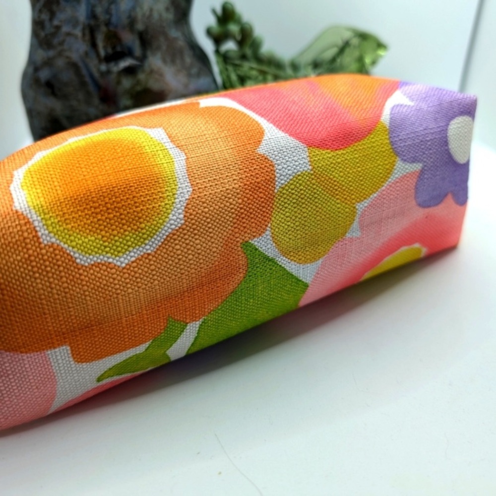 Clinique Cosmetic / Makeup Pouch - Picture 4 of 5